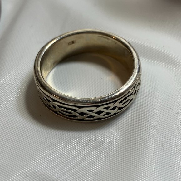 .925 Sterling Celtic Spinner Ring. Size 9-1/2. Preowned. (572) - Picture 1 of 5